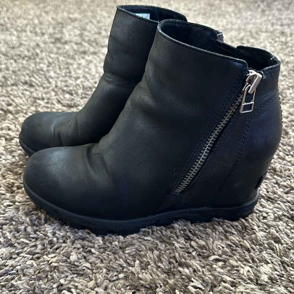 Black sz 6 womens Sorel Joan of Arctic leather waterproof wedge boots
